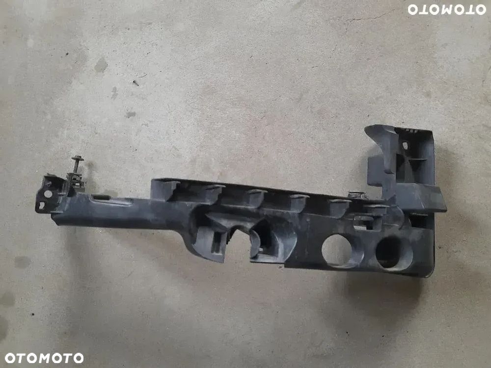 Mocowania okulary reflektora pasa Audi A3 8P Lift 8P0805608 - 1