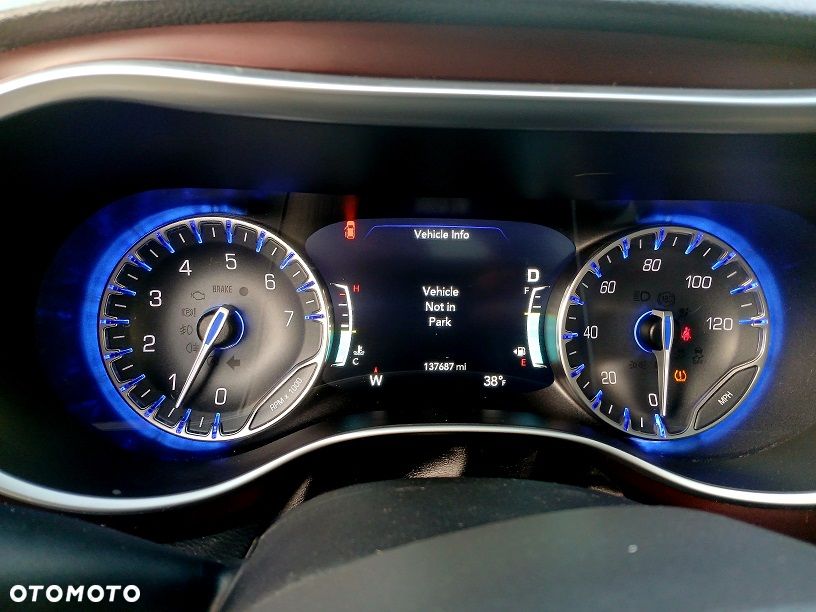 Chrysler Pacifica - 17