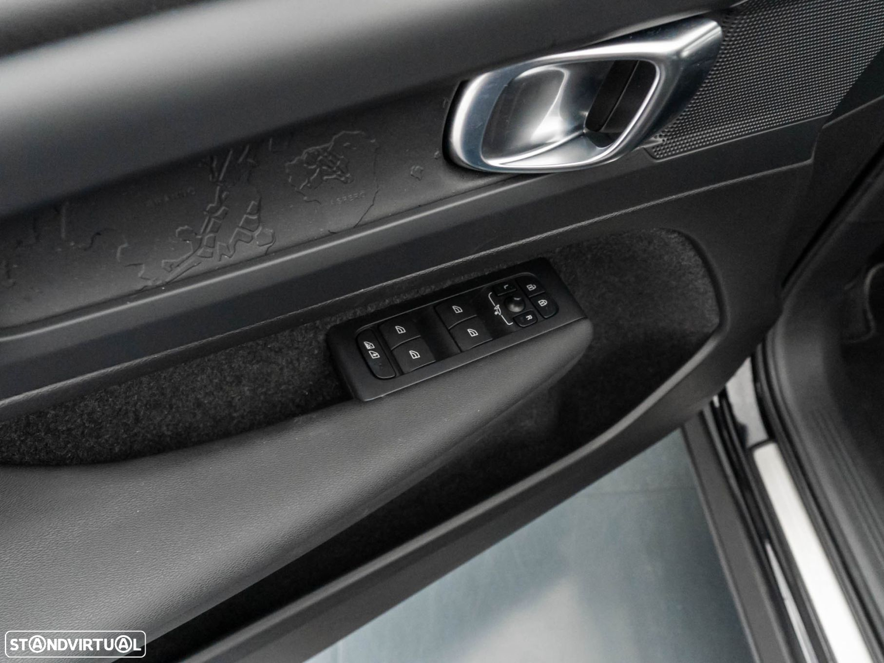 Volvo XC 40 Recharge Core - 18