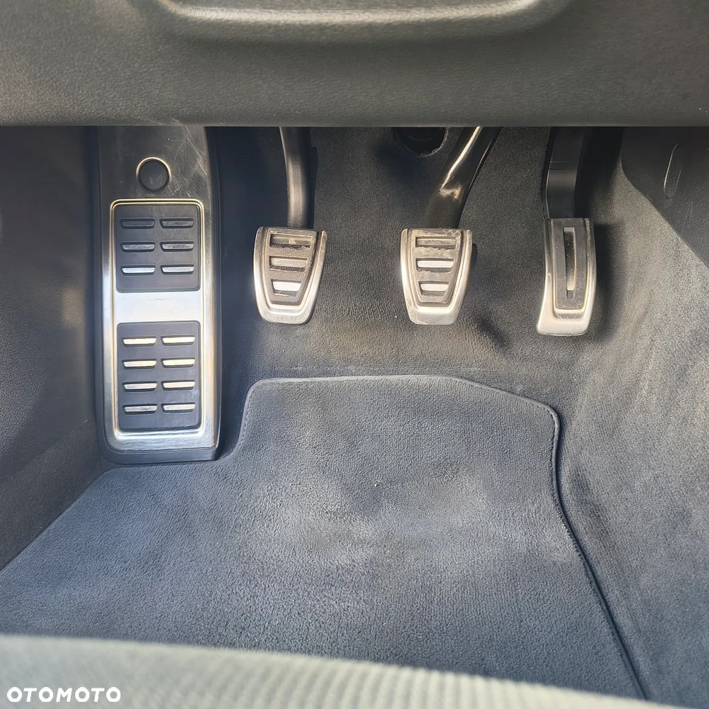 Audi A4 Avant 2.0 TDI Design - 28