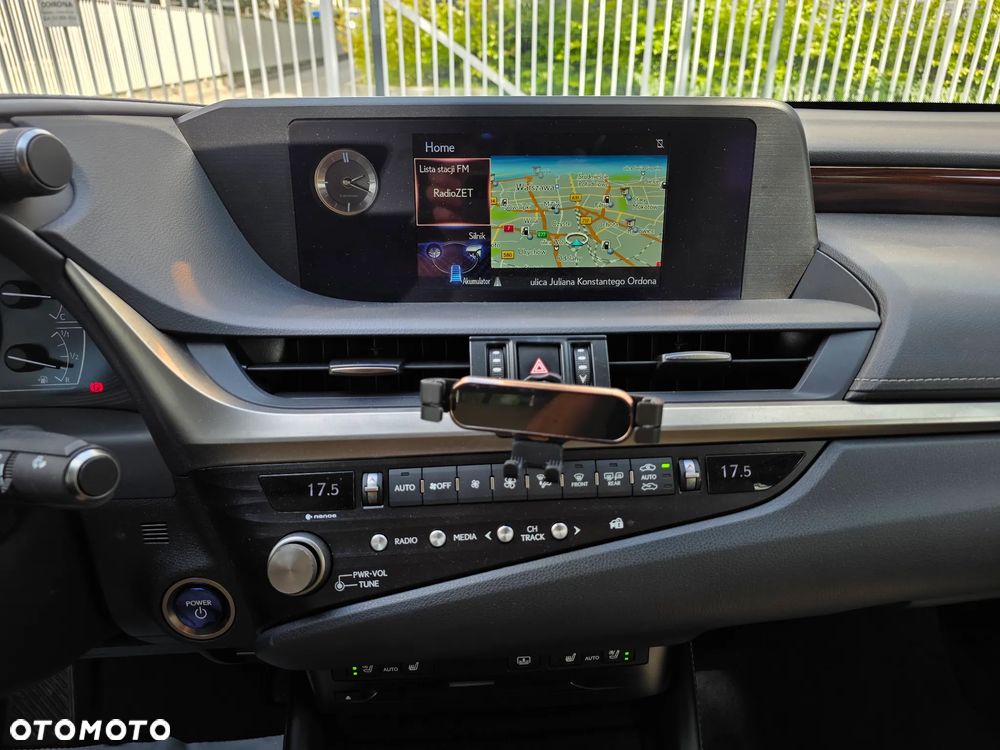 Lexus ES 300h Prestige - 12