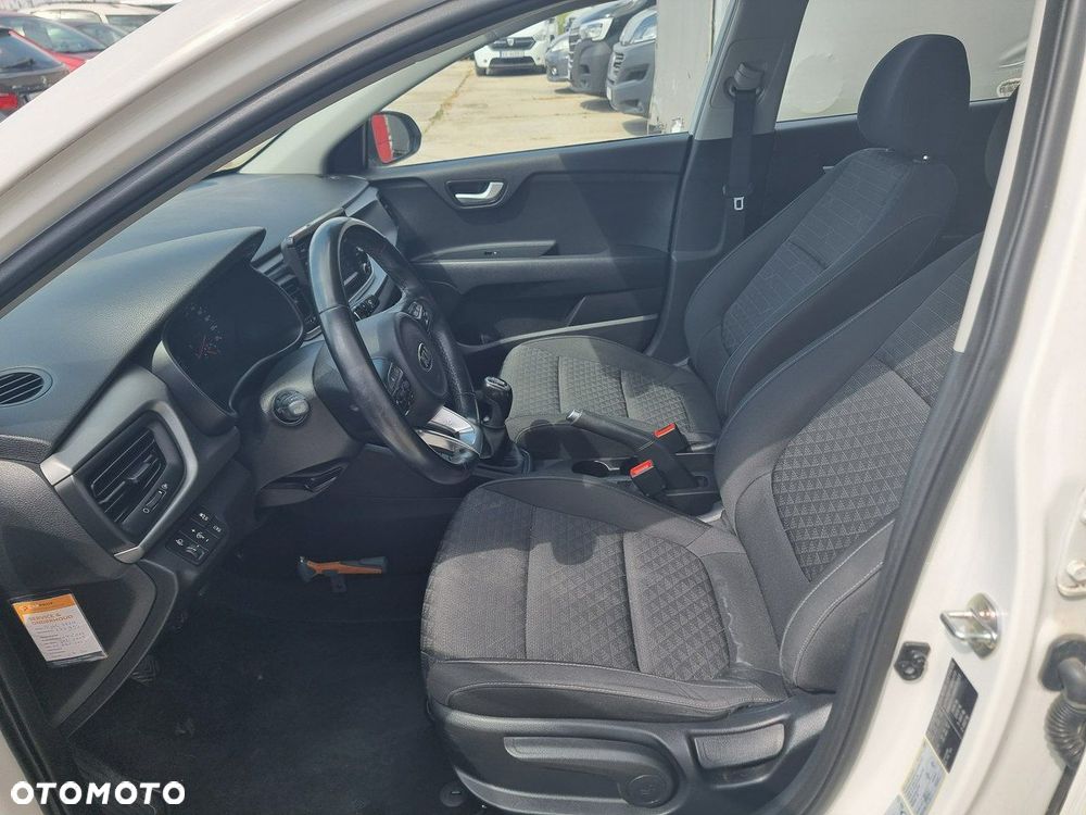 Kia Rio - 10