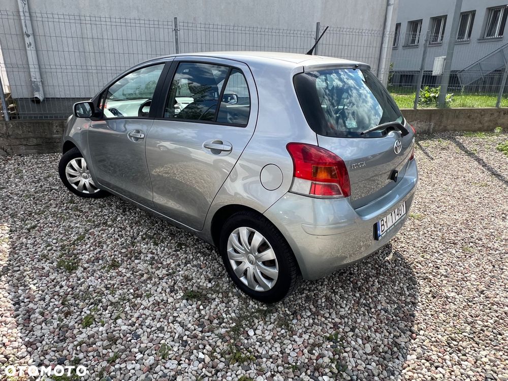 Toyota Yaris - 4
