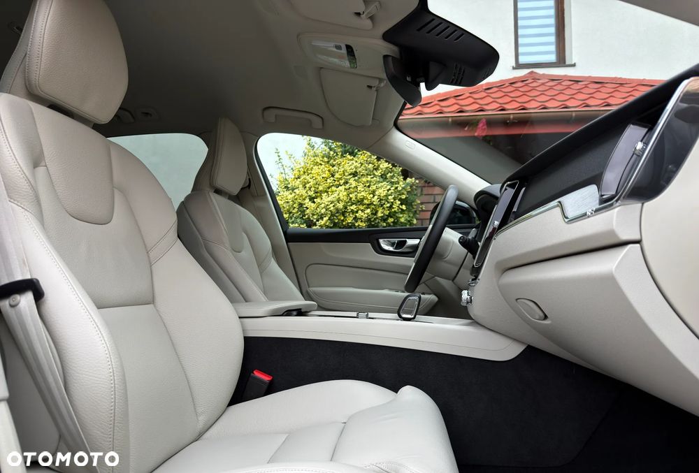 Volvo XC 60 B5 B AWD Geartronic RDesign - 9