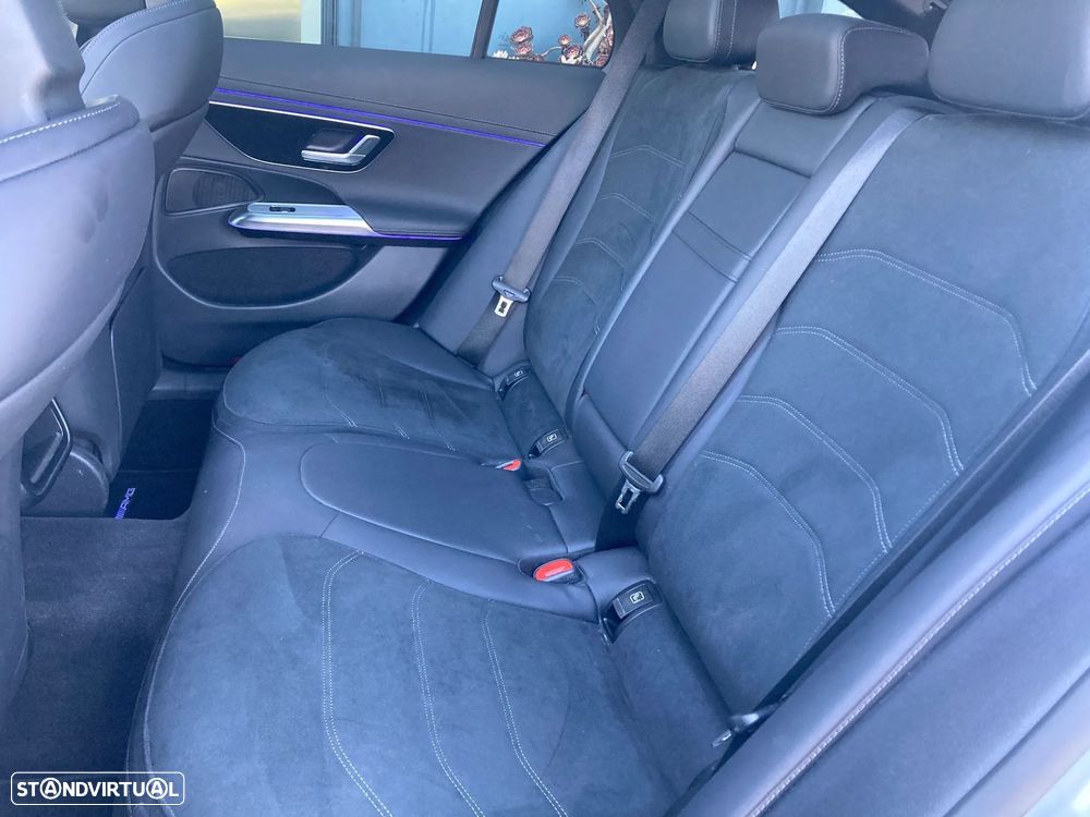 Mercedes-Benz E 300 de AMG Line 4Matic - 37