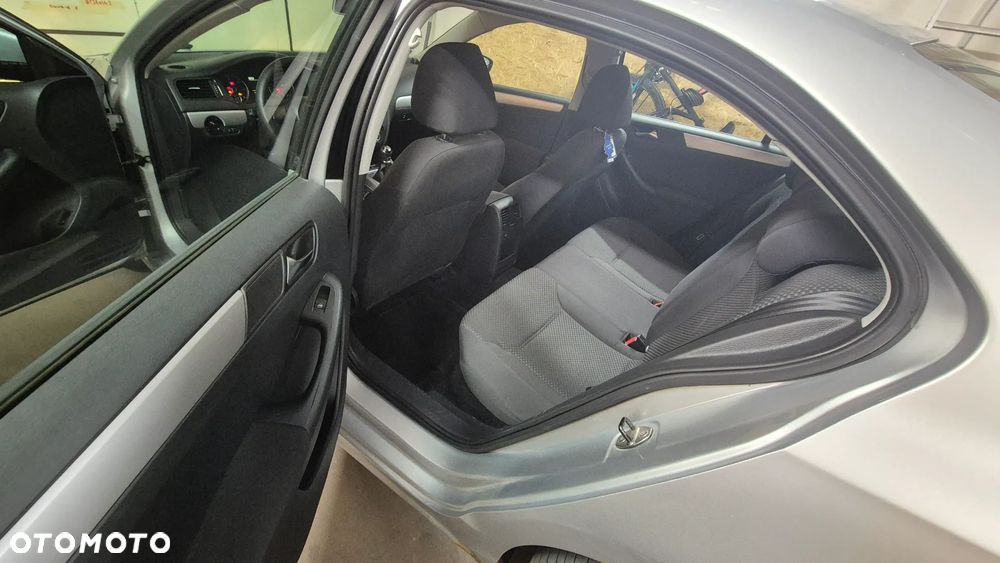 Volkswagen Jetta 1.6 TDI DPF Trendline - 10