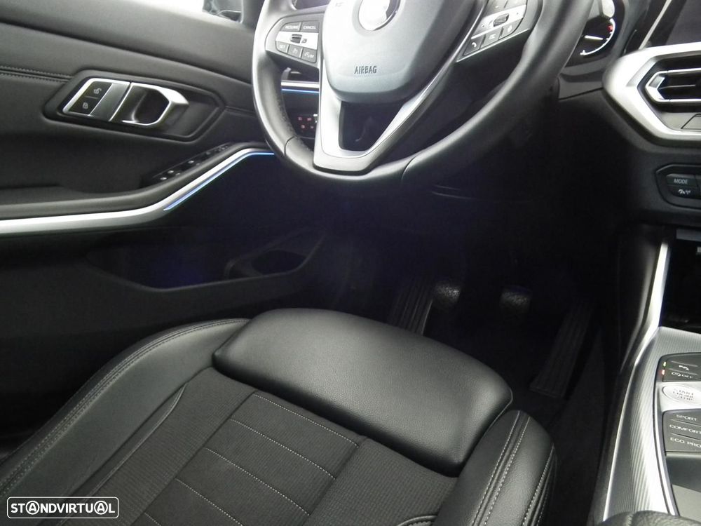 BMW 318 d Line Sport - 33