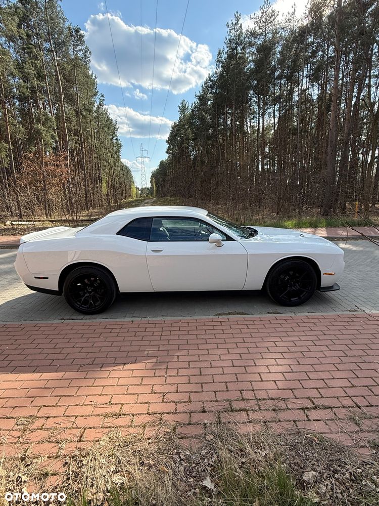 Dodge Challenger - 16