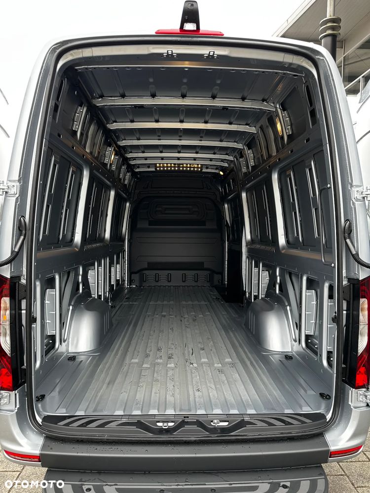 Mercedes-Benz Sprinter - 35
