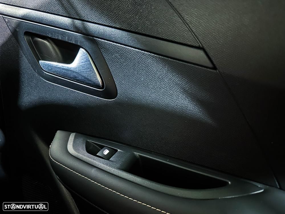 Peugeot 208 1.2 Hybrid Allure e-DCS6 - 25