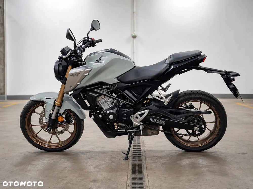 Honda CB - 1