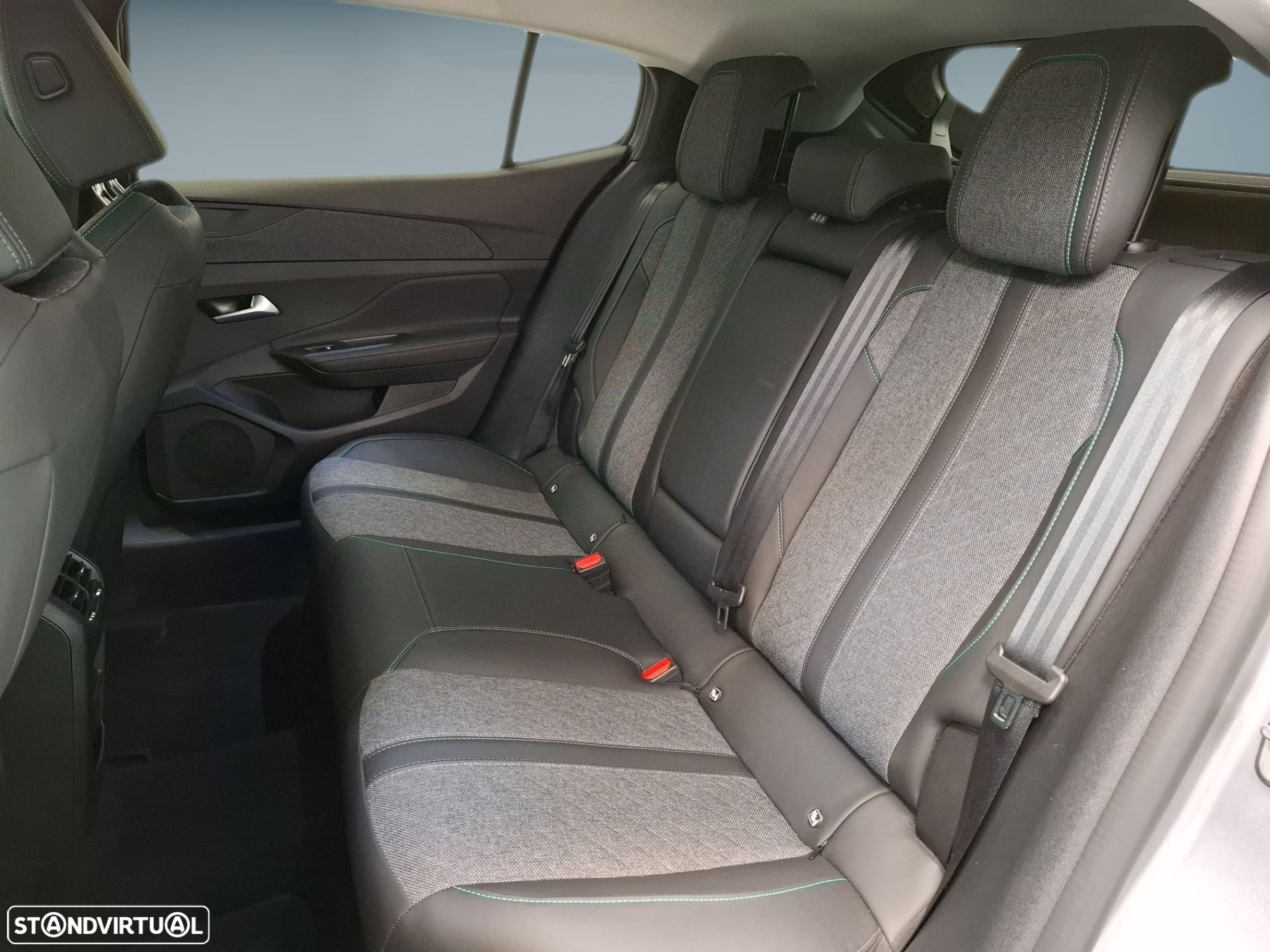 Peugeot 408 1.6 Hybrid Allure e-EAT8 - 10