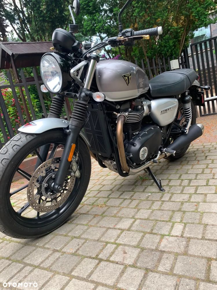 Triumph Street Twin - 4