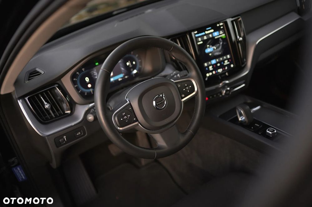 Volvo XC 60 D4 Momentum Pro - 28