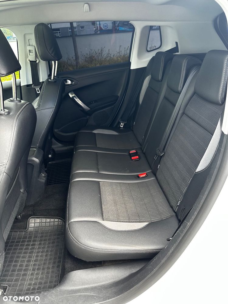 Peugeot 2008 1.6 e-HDi Allure S&S - 26