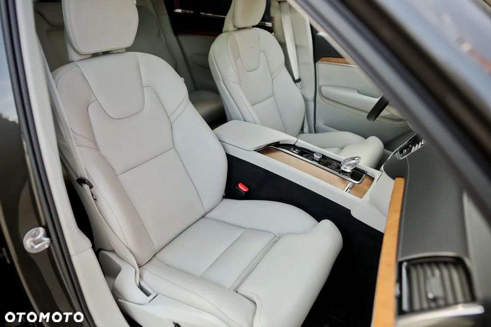 Volvo XC 90 B5 D AWD Plus Dark - 27
