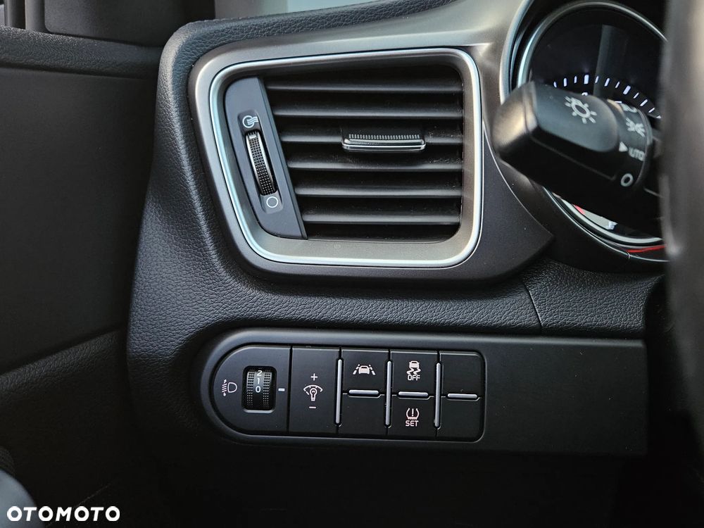 Kia Ceed 1.5 T-GDI M - 38