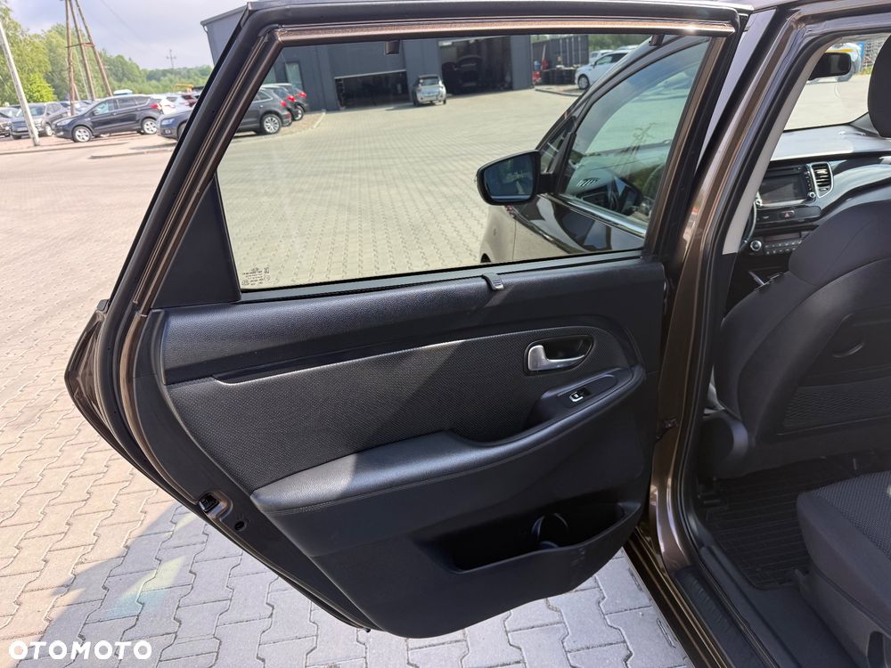 Kia Carens 1.6 GDI Dream-Team Edition - 17