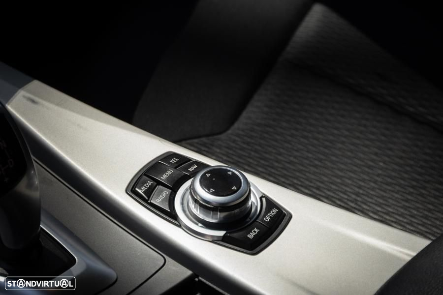 BMW 320 d Touring Auto - 25