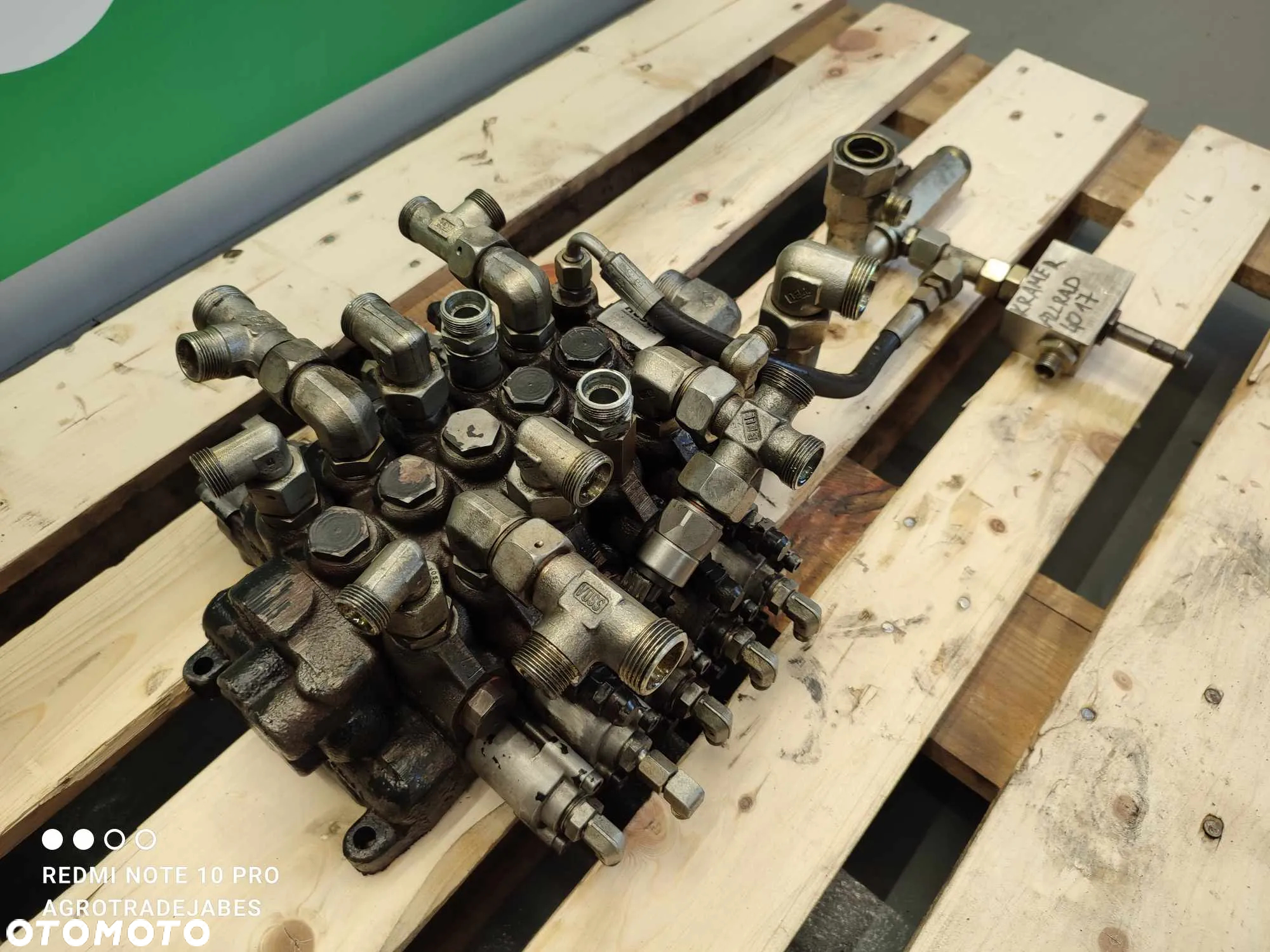 Rozdzielacz hydrauliczny Kramer Allrad 4017 (1000142889 HUSCO) - 4