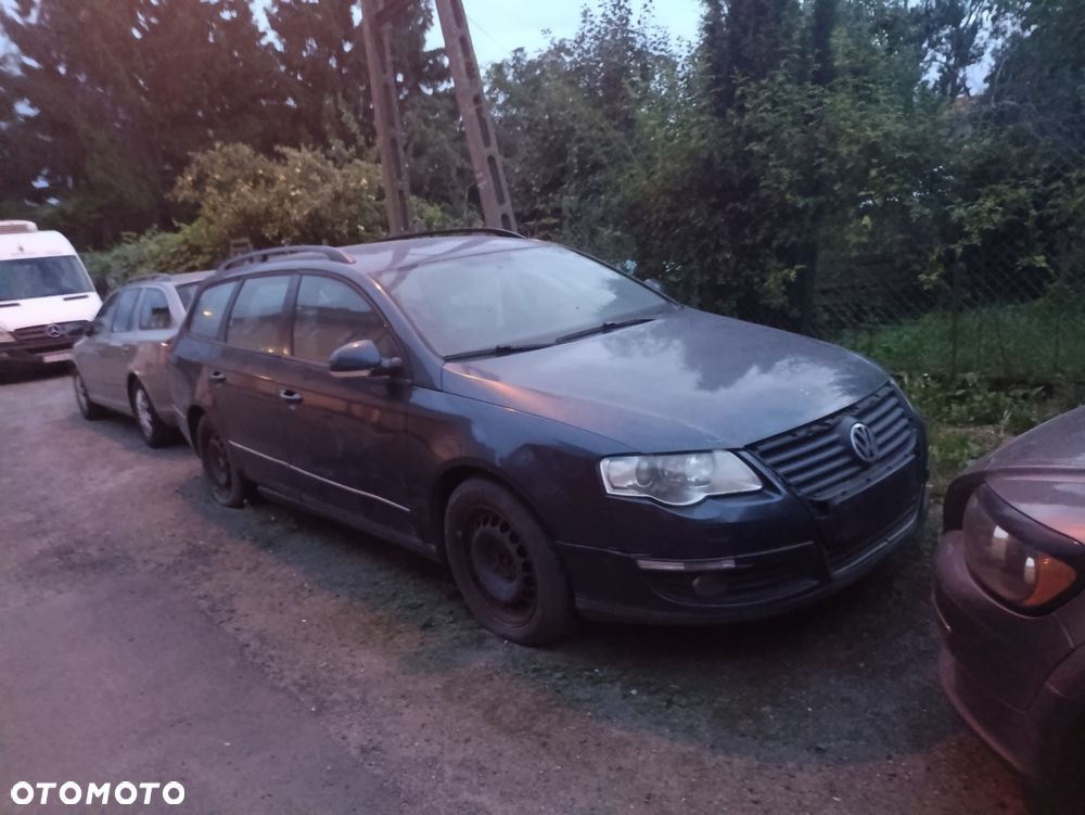 Volkswagen Passat - 1