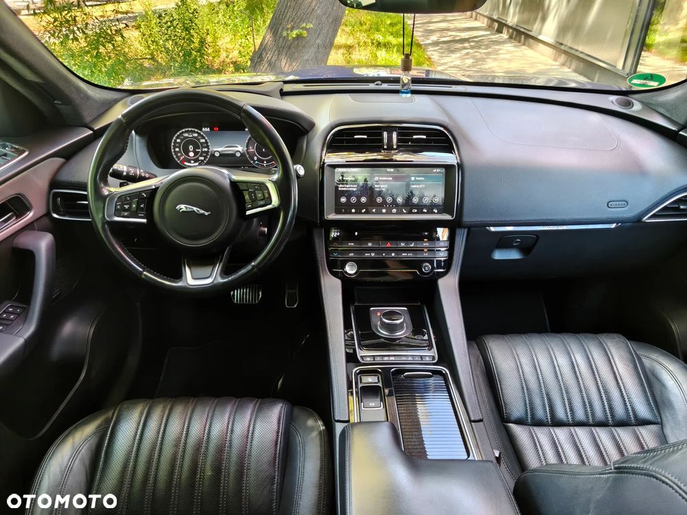 Jaguar F-Pace 2.0 i4D AWD Prestige - 11