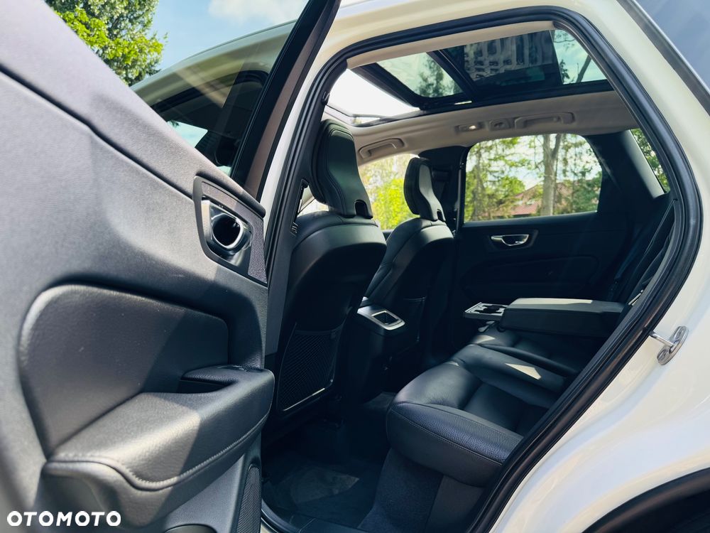 Volvo XC 60 B4 D AWD Inscription - 32