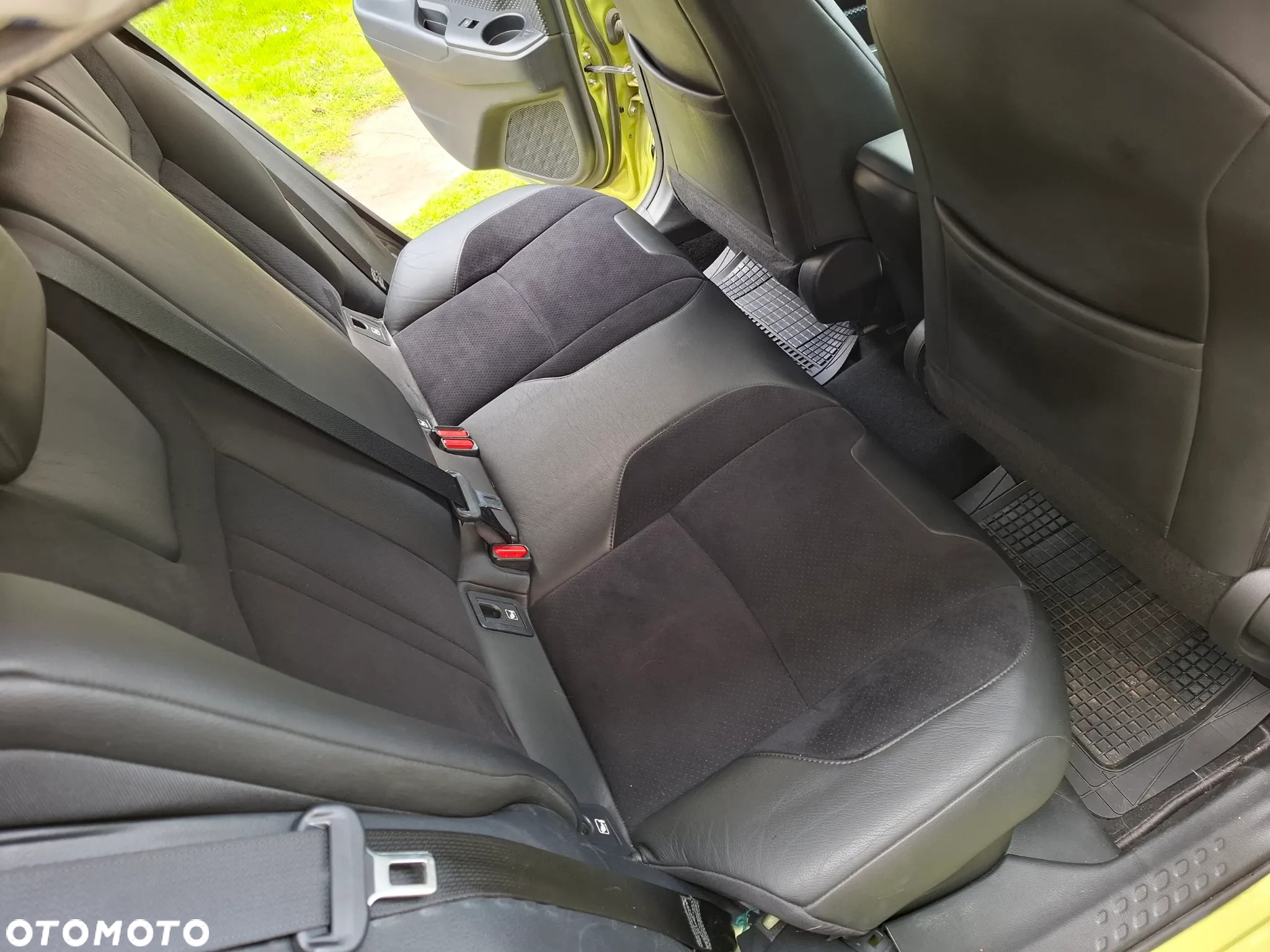 Toyota C-HR 1.8 Hybrid Neon Lime powered by JBL - 11