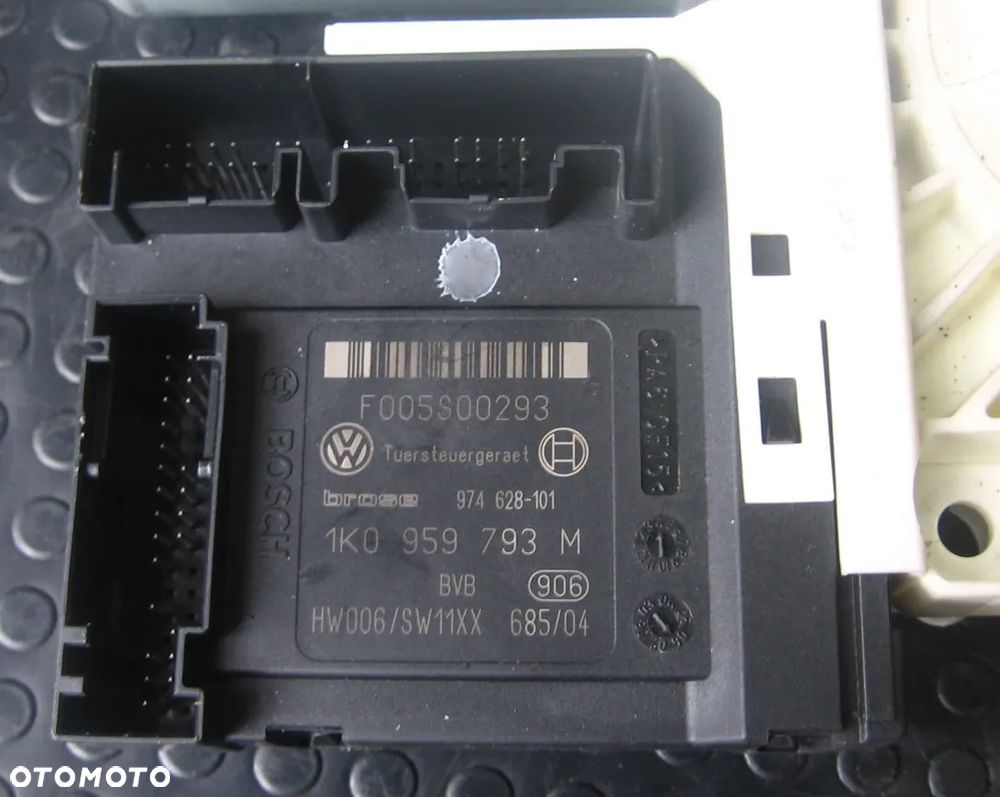 1K0959793M silnik szyby lewej  LEON II ALTEA - 3