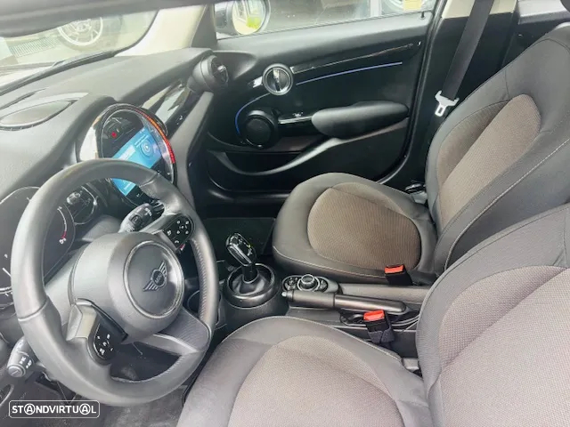MINI 5 Portas Cooper Auto - 4