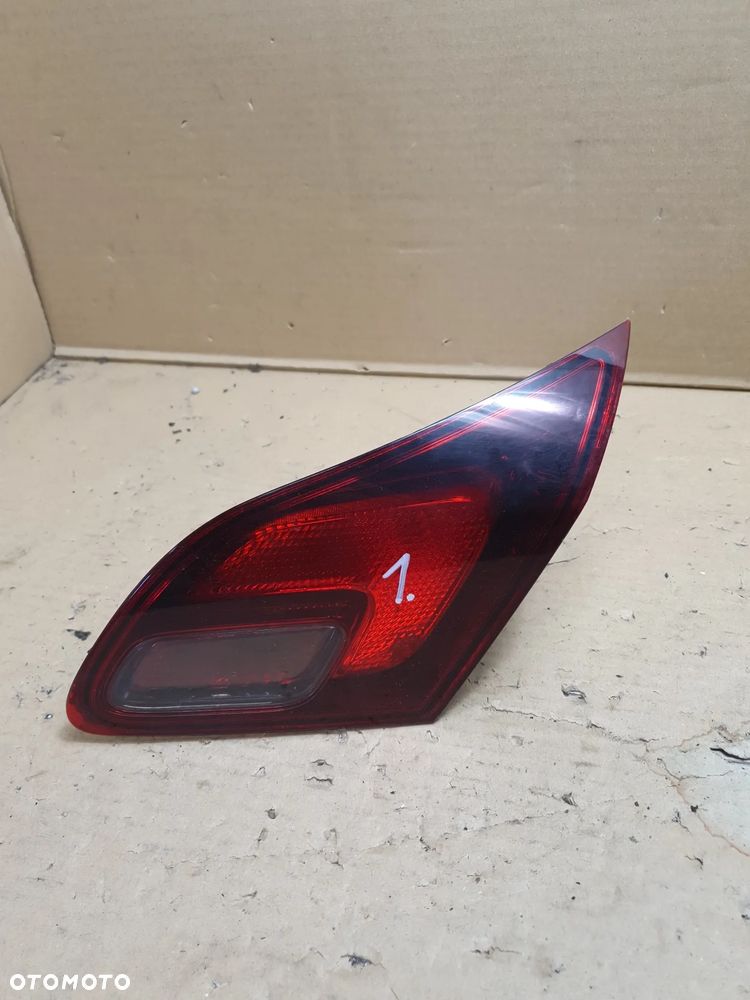 LAMPA TYLNA OPEL ASTRA J klapy PRAWA - 1