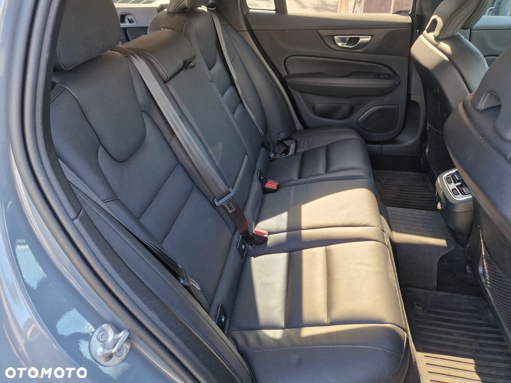 Volvo V60 B4 D Plus Dark - 21