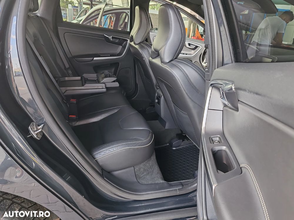Volvo XC 60 D4AWD Start-Stop R-Design - 2