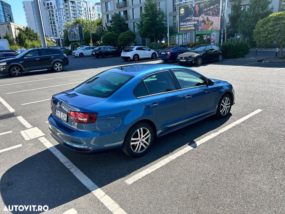 Volkswagen Jetta 2.0 TDI Comfortline - 1