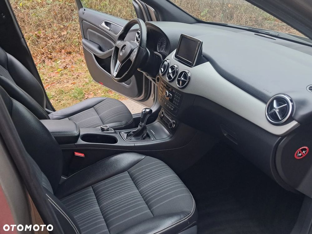 Mercedes-Benz Klasa B 180 BlueEFFICIENCY Edition Style - 8