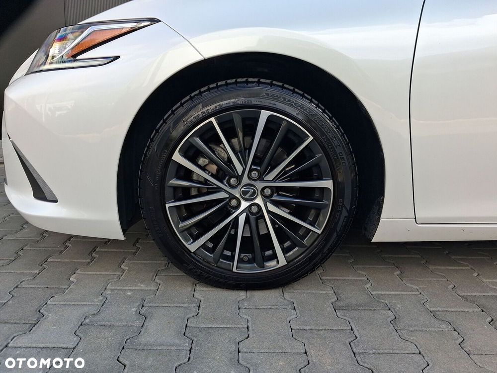 Lexus ES 300h Business Edition - 21