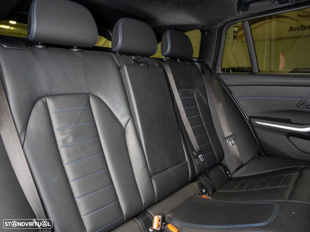 BMW 320 d Pack Desportivo M Auto - 20