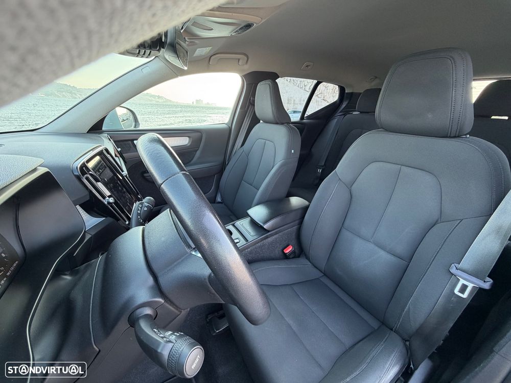 Volvo XC 40 1.5 T3 Momentum Geartronic - 24