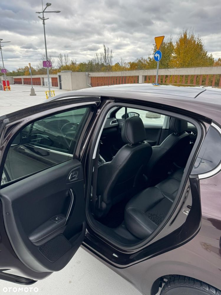 Peugeot 208 e-HDi 115 Stop&Start Allure - 11