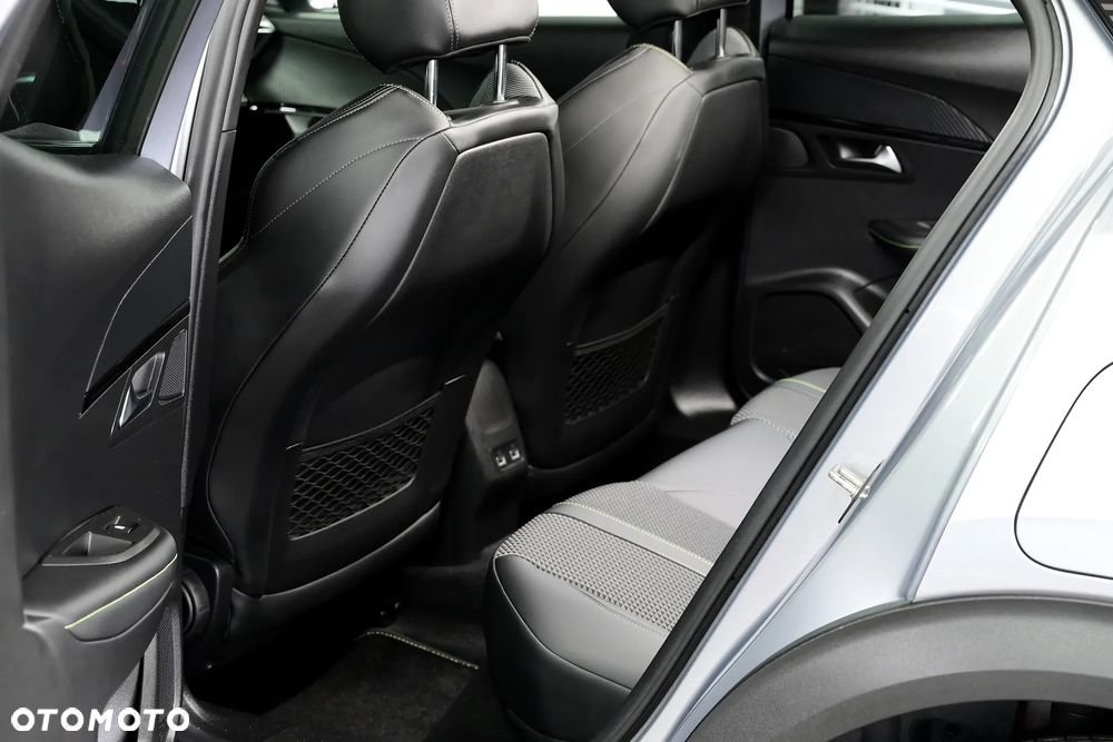 Peugeot 2008 BlueHDi 130 EAT8 GT Pack - 8