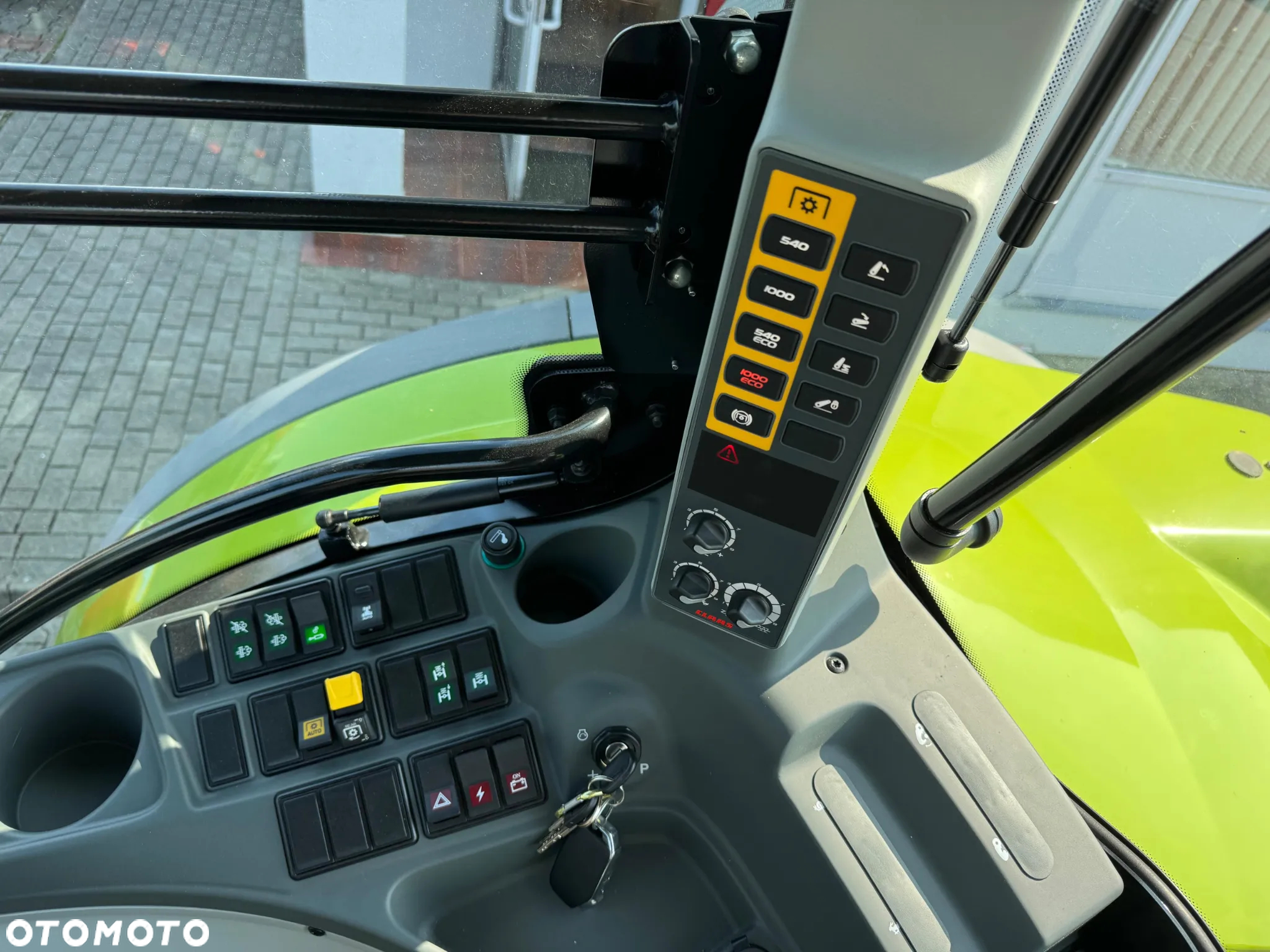Claas ARION 630 HEXA Stage V - 12