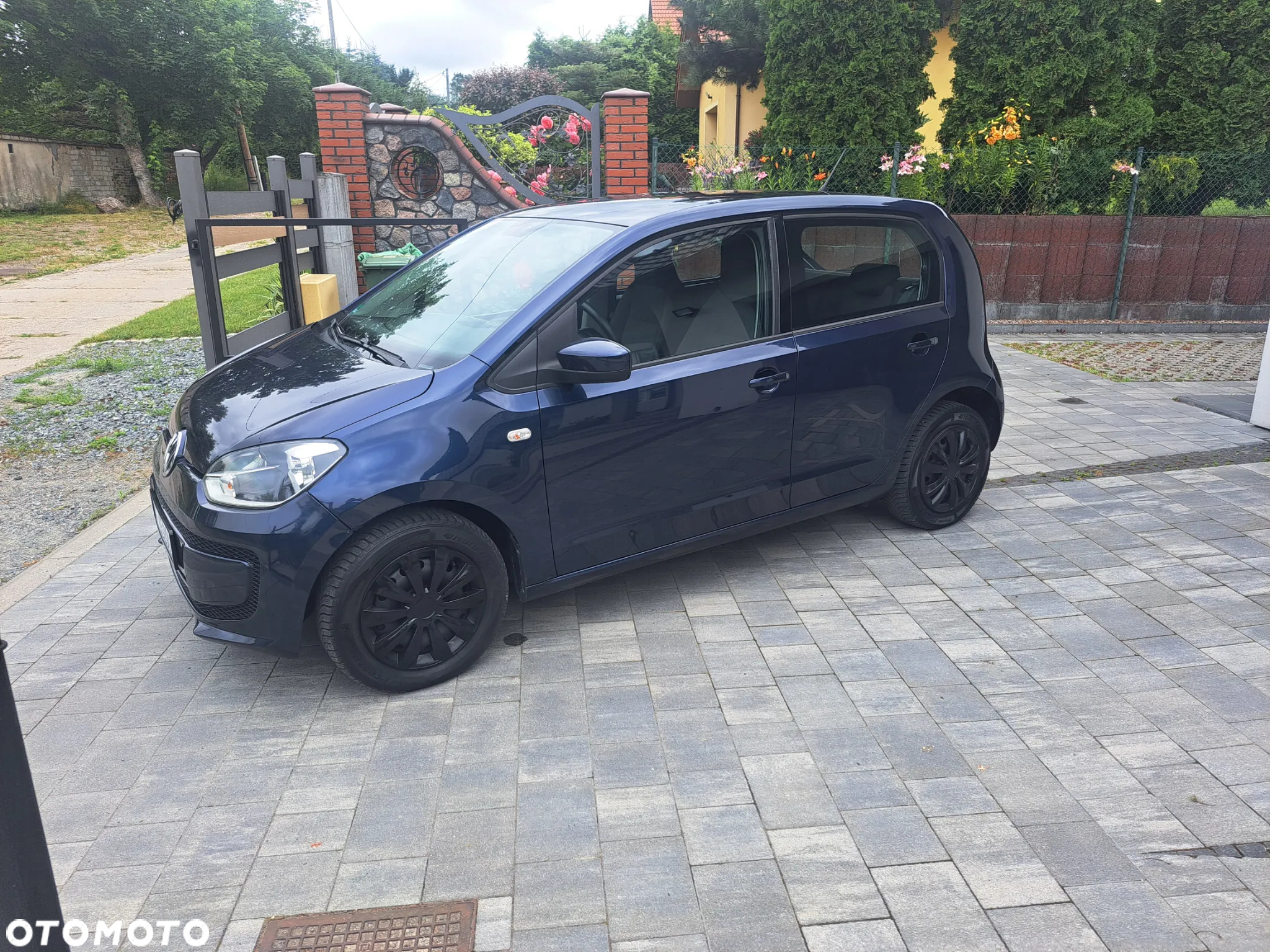 Volkswagen up! (BlueMotion Technology) ASG move - 3