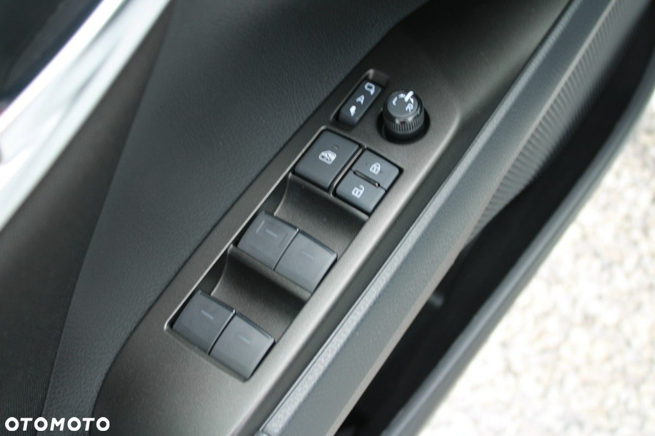 Toyota Camry - 17