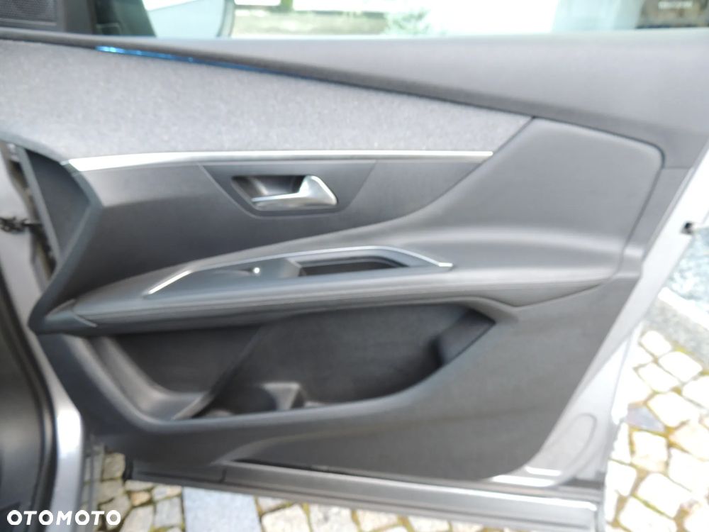 Peugeot 3008 1.2 PureTech Allure - 23