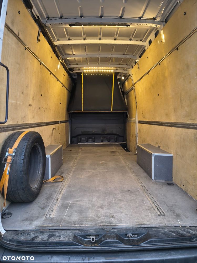 Mercedes-Benz Sprinter - 16