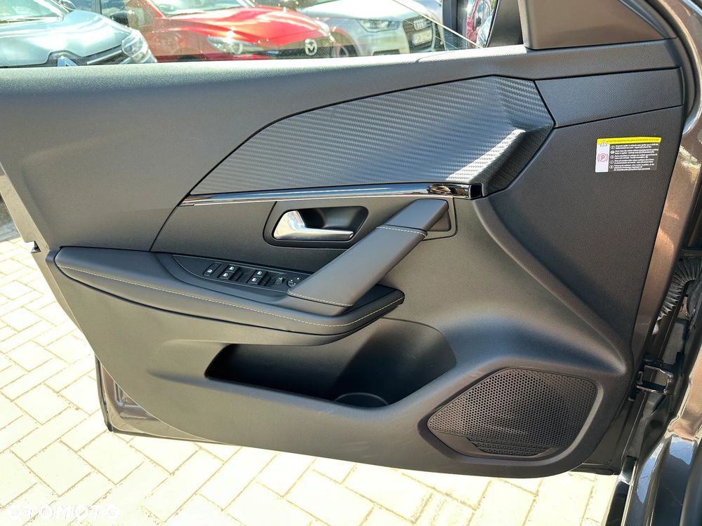 Peugeot 208 - 22