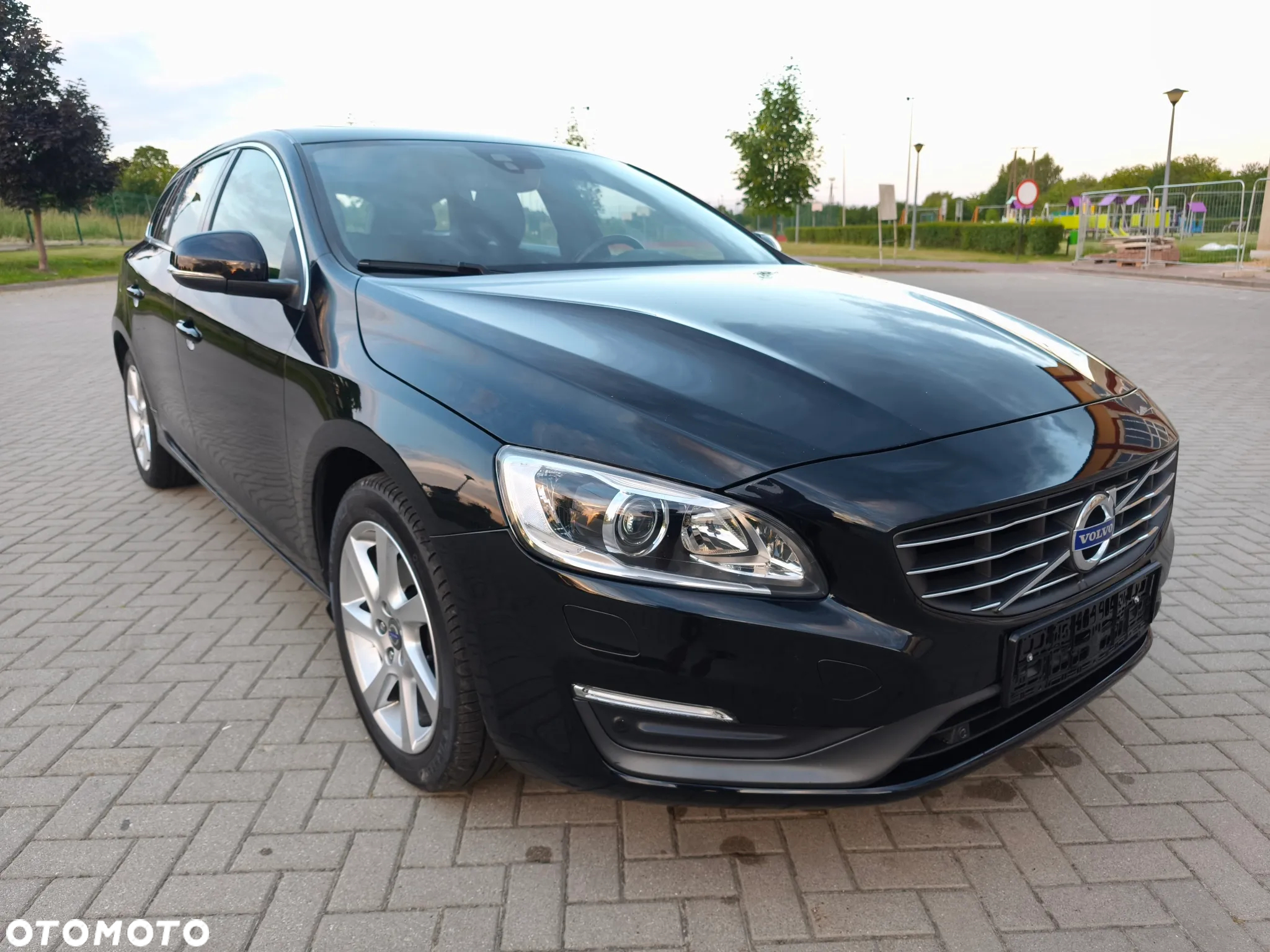 Volvo V60 D4 Drive-E Momentum - 17