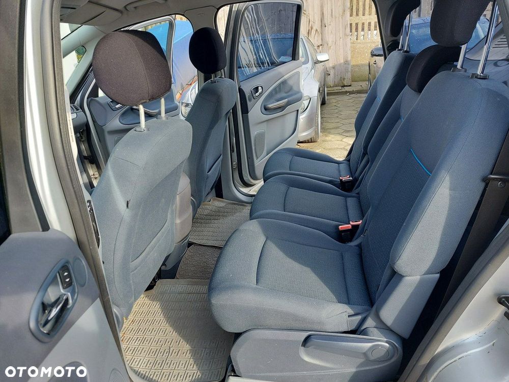 Ford S-Max - 11