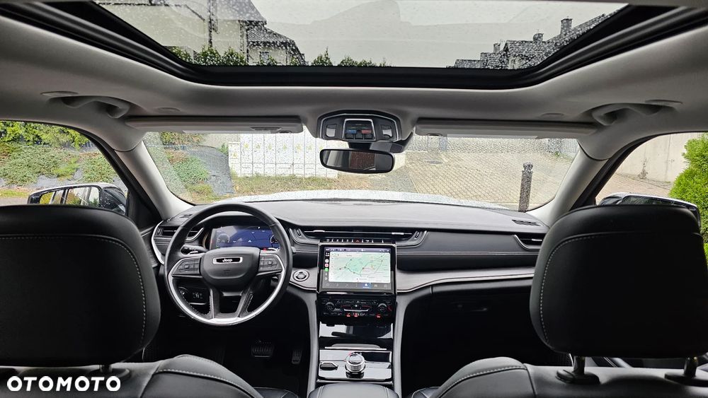 Jeep Grand Cherokee - 31