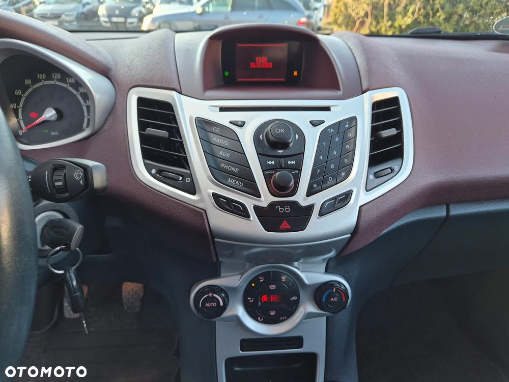 Ford Fiesta 1.4 Titanium - 38